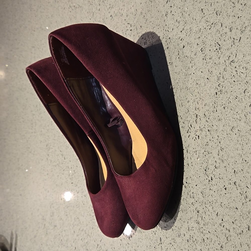 Burgundy wedge heels
